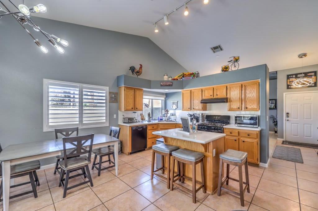 Family Fun For Everyone In Las Vegas- 4 Bedrooms, Billiards, Game Room 亨德森 外观 照片